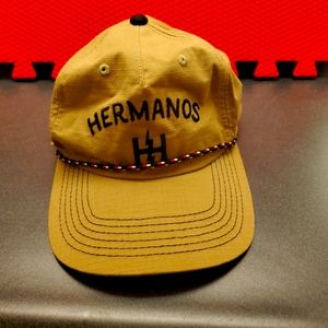 Hermanos hat